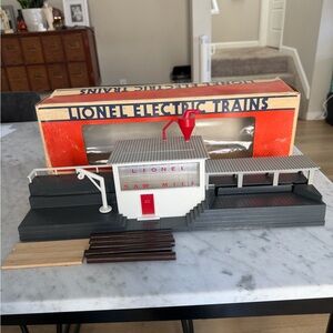Lionel 6-2301 Operating Sawmill O-Gauge Accessory w/ Original Box, Logs & Boards